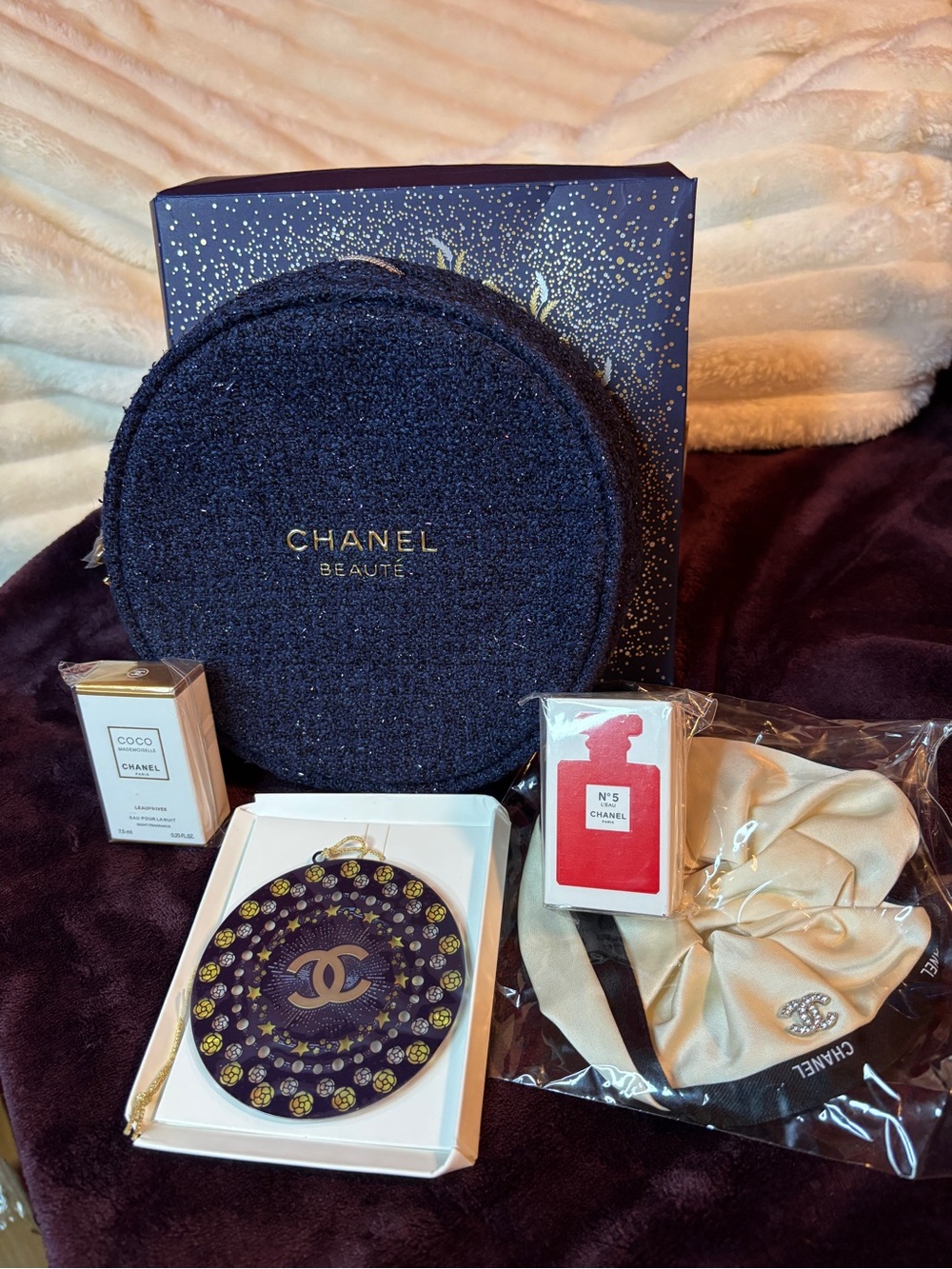 CHANEL Women Accessories Gift Set in Navy and Gold 🌺